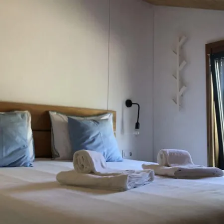 Bukubaki Eco Surf אתר נופש פרל