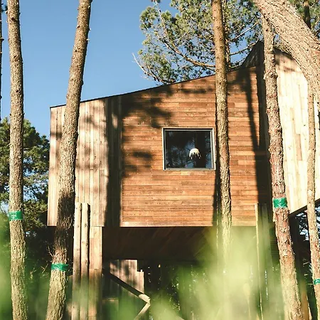 Bukubaki Eco Surf Semesteranläggning (resort) 4*