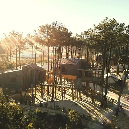 Bukubaki Eco Surf אתר נופש 4*