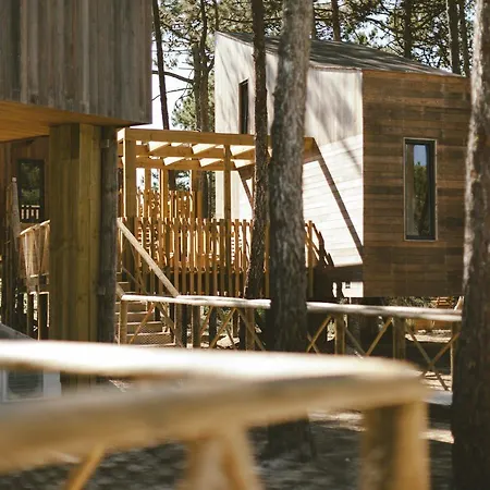 Bukubaki Eco Surf Station touristique 4*