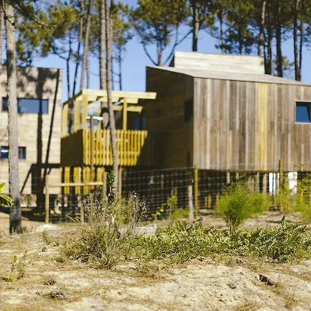 Üdülőközpont Bukubaki Eco Surf