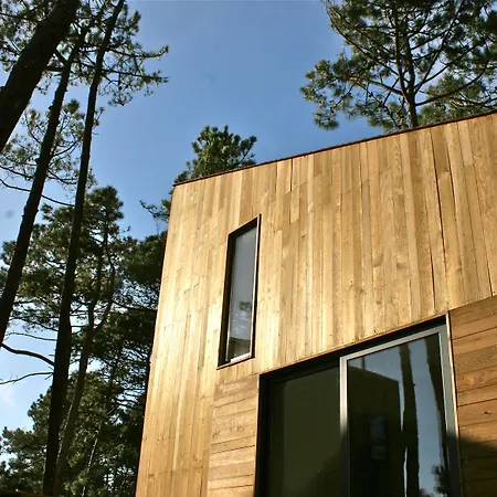 Üdülőközpont Bukubaki Eco Surf Ferrel