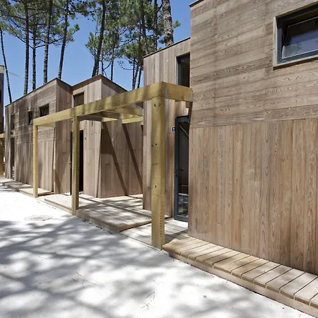 Bukubaki Eco Surf Resort 4*