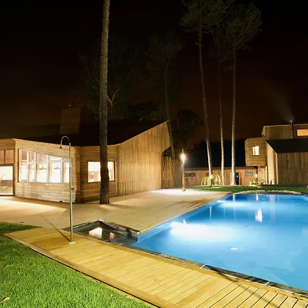 Bukubaki Eco Surf Semesteranläggning (resort)
