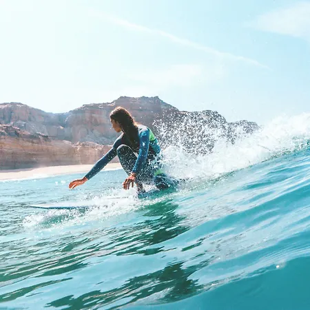 Üdülőközpont Bukubaki Eco Surf 4*