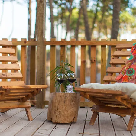 Bukubaki Eco Surf Semesteranläggning (resort)
