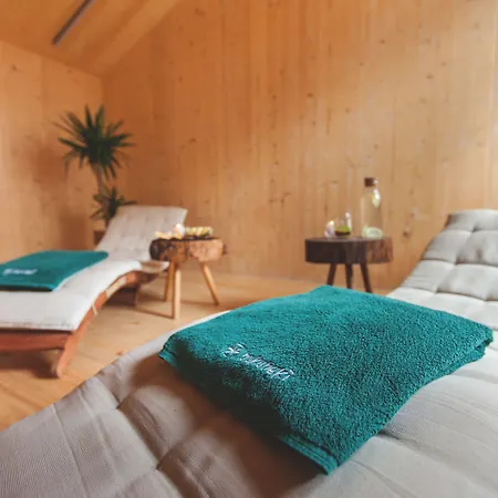 Üdülőközpont Bukubaki Eco Surf 4*