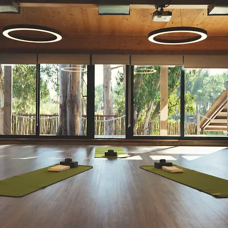 Üdülőközpont Bukubaki Eco Surf 4*