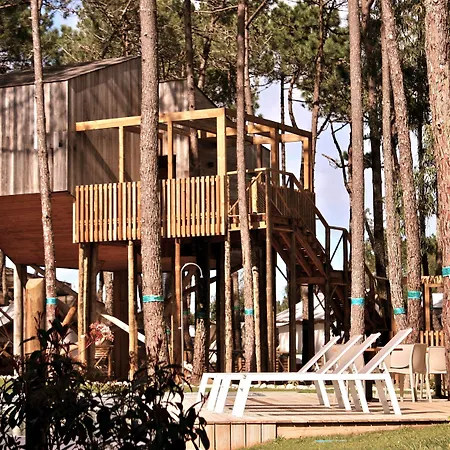 Bukubaki Eco Surf Semesteranläggning (resort)
