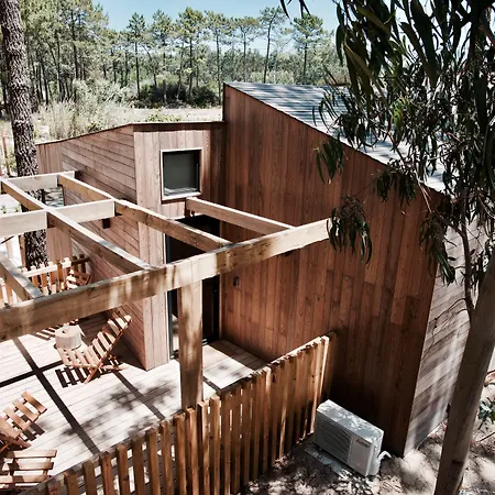 Bukubaki Eco Surf Resort 4*