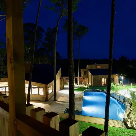 Bukubaki Eco Surf Semesteranläggning (resort)
