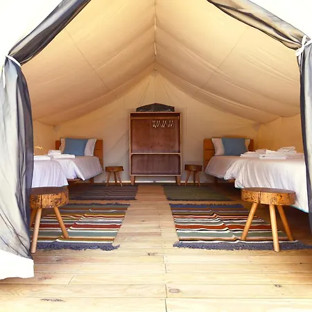 Üdülőközpont Bukubaki Eco Surf Ferrel