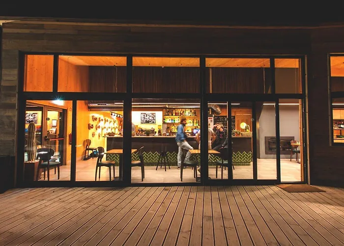 Bukubaki Eco Surf Resort 4*