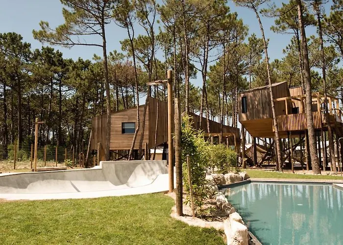 Bukubaki Eco Surf Resort 4*