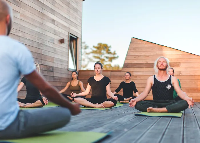 Bukubaki Eco Surf Resort 4*