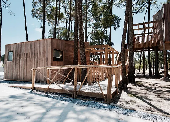 Resort Bukubaki Eco Surf